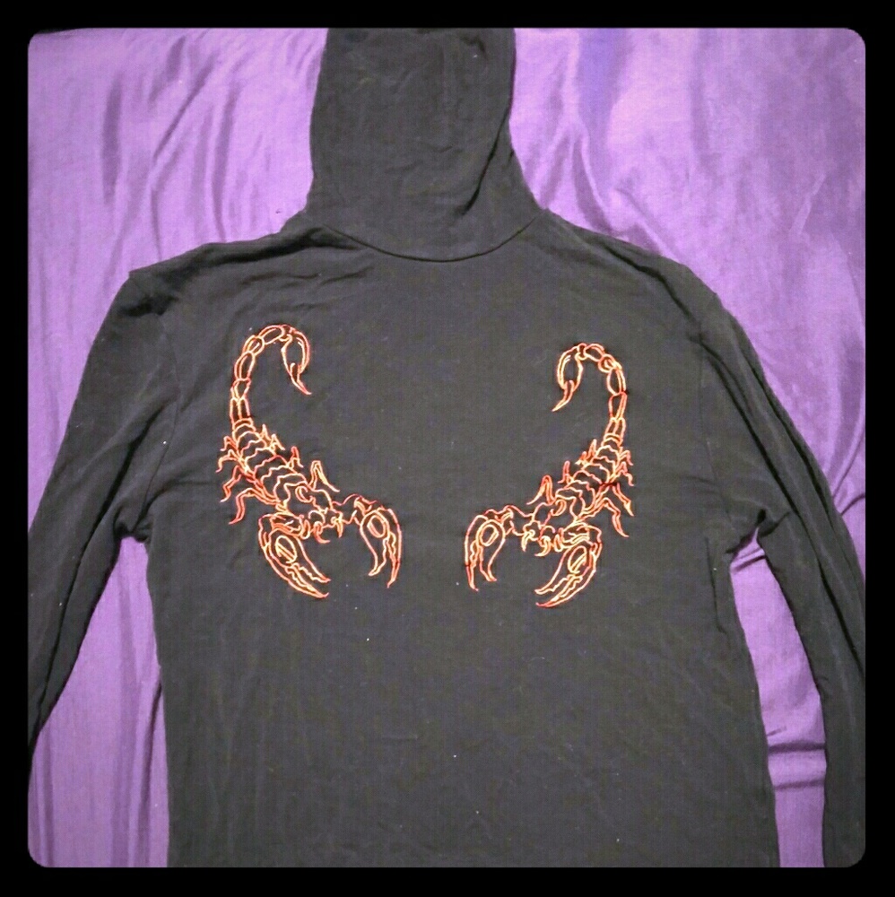 Long sleeve, turtle neck, crop top.
